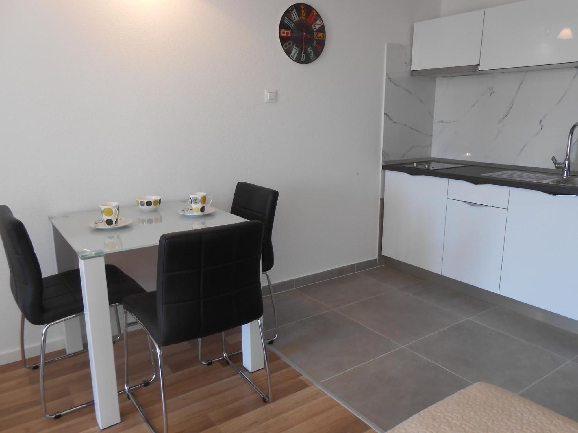 Apartments Nina M Baška Voda Eksteriør bilde