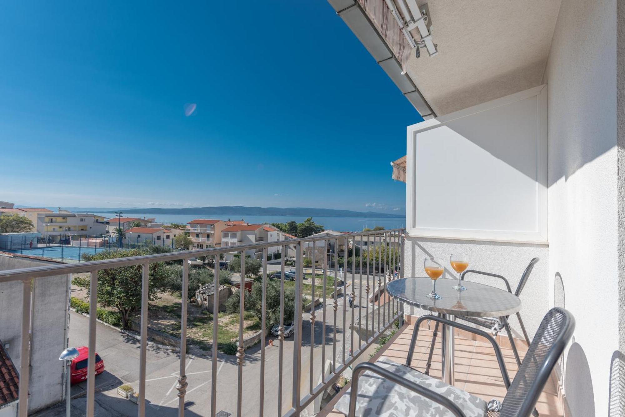 Apartments Nina M Baška Voda Eksteriør bilde