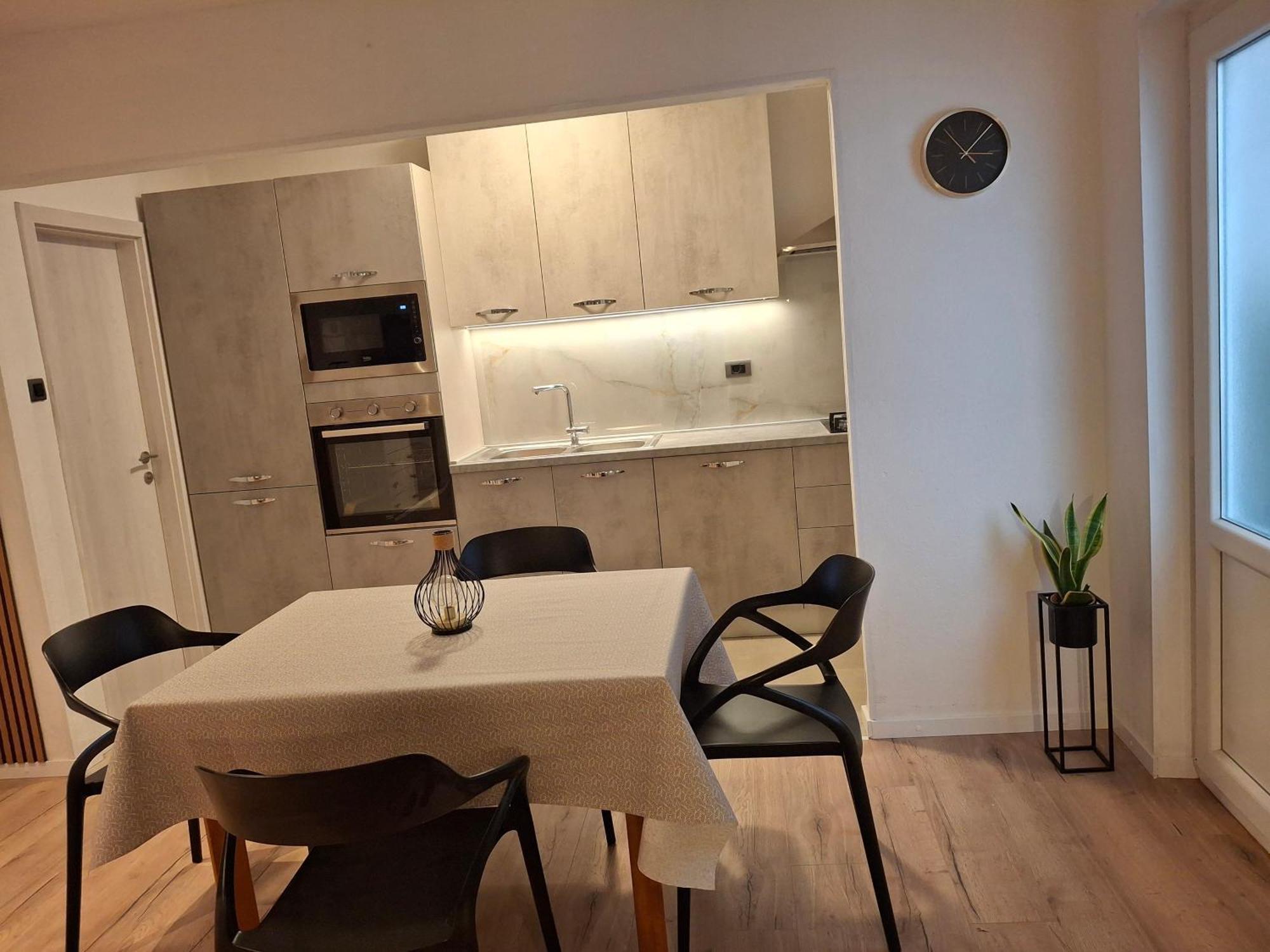 Apartments Nina M Baška Voda Eksteriør bilde