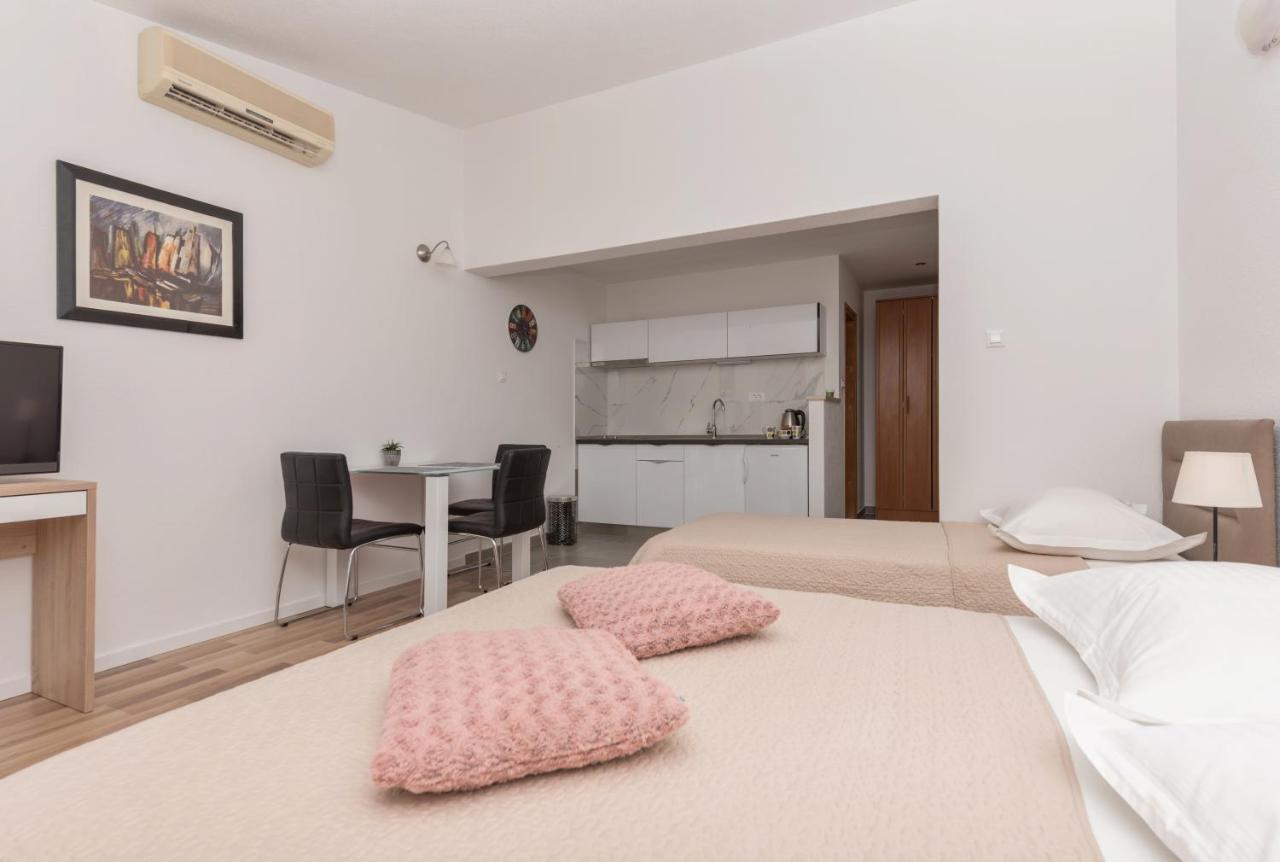 Apartments Nina M Baška Voda Eksteriør bilde