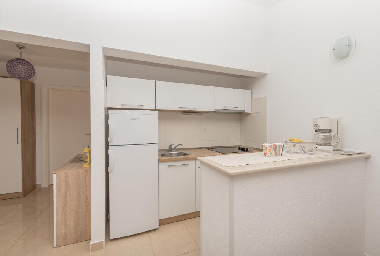Apartments Nina M Baška Voda Eksteriør bilde
